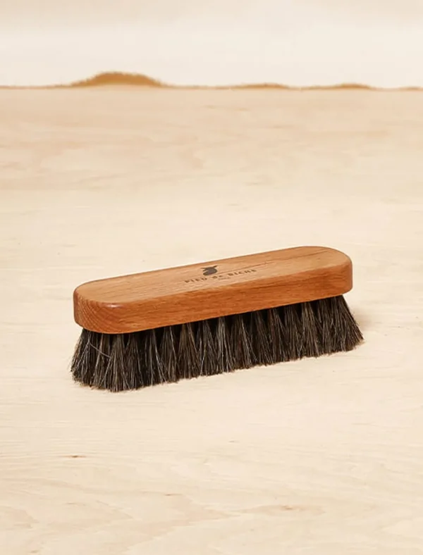 Homme Pied de Biche Brosse A Reluire